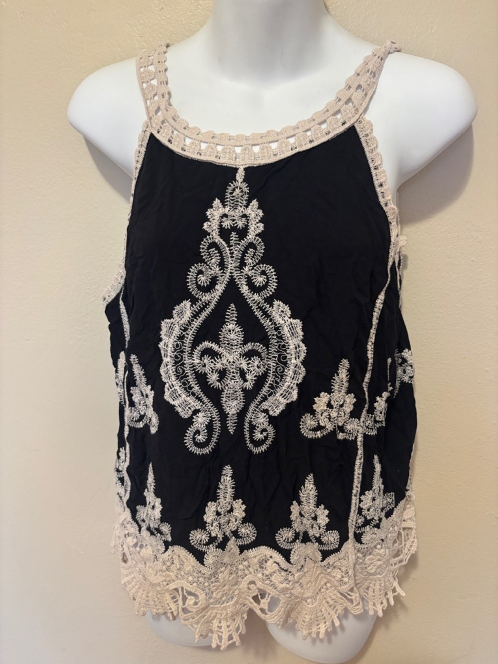 Crochet-Trim Embroidered Camisole - Black & Cream